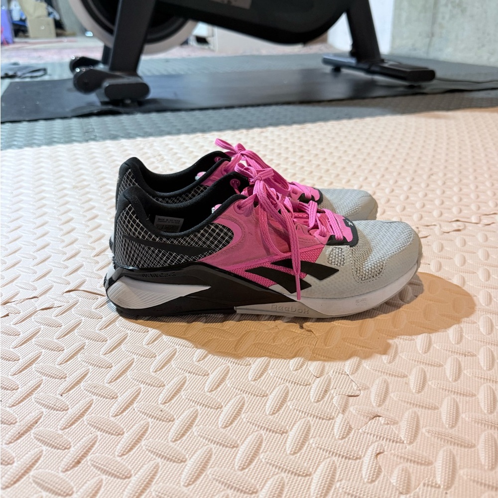 Reebok Nano 600 Training Shoe MENS7 women’s 8.5